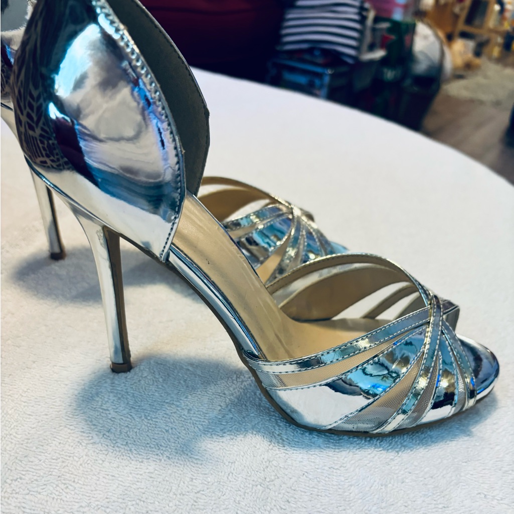 Almost Brand New  High Quality Heels By True Decadence  Size 8  Box 49